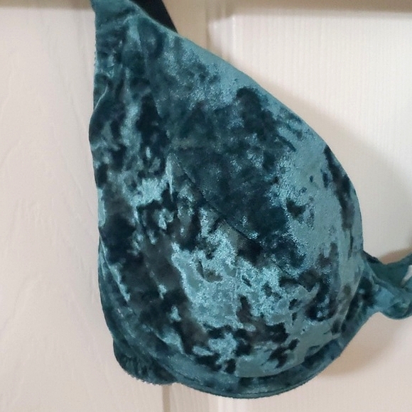 Victoria's Secret Vintage Green Crushed Velvet Underwire Padded Bra Size 36B - Picture 3 of 14